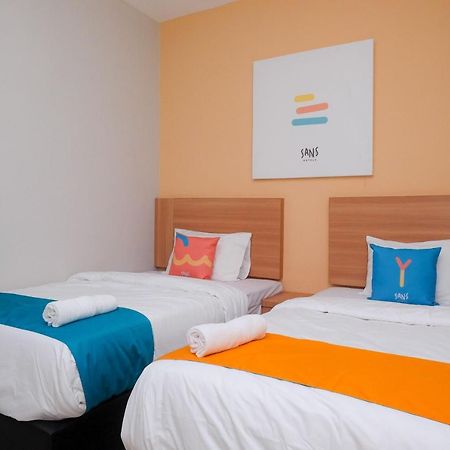 Sans Hotel Tiga Putri Semarang By Reddoorz Экстерьер фото