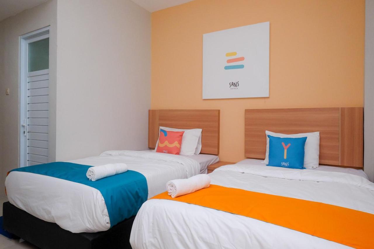 Sans Hotel Tiga Putri Semarang By Reddoorz Экстерьер фото