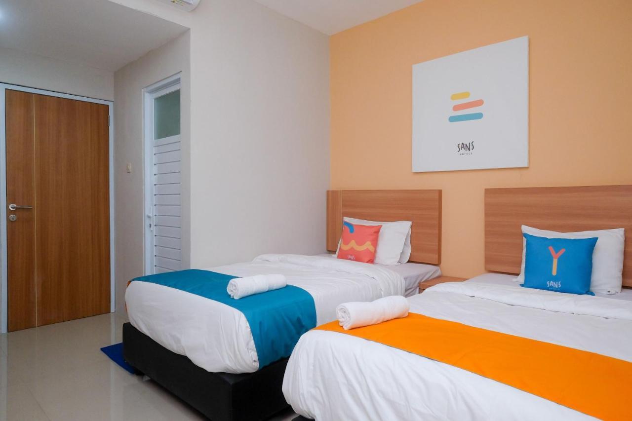 Sans Hotel Tiga Putri Semarang By Reddoorz Экстерьер фото