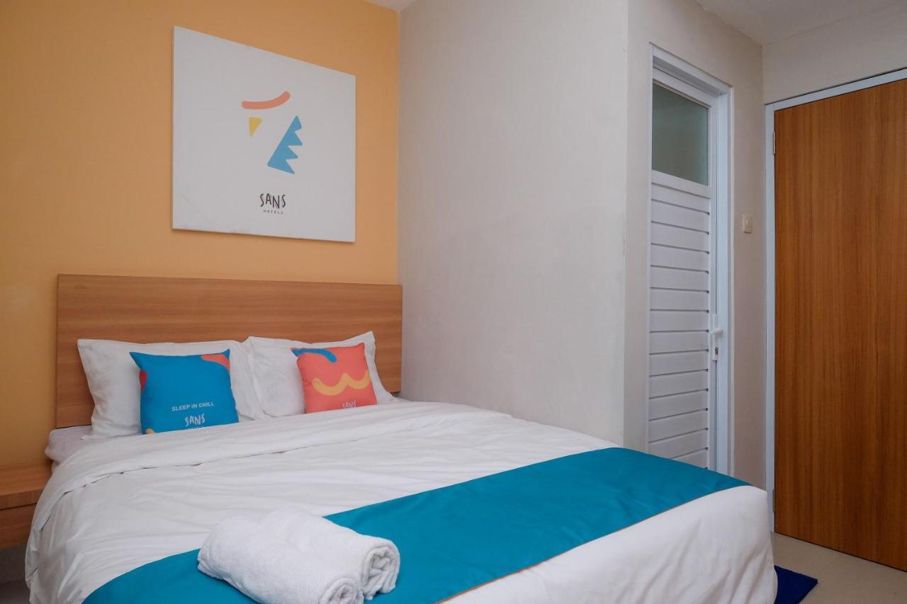 Sans Hotel Tiga Putri Semarang By Reddoorz Экстерьер фото