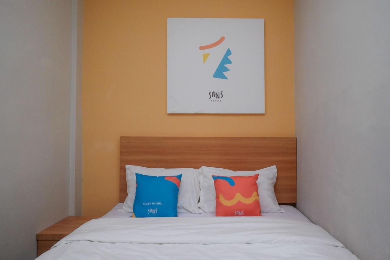Sans Hotel Tiga Putri Semarang By Reddoorz Экстерьер фото