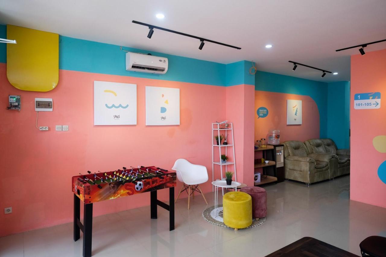 Sans Hotel Tiga Putri Semarang By Reddoorz Экстерьер фото