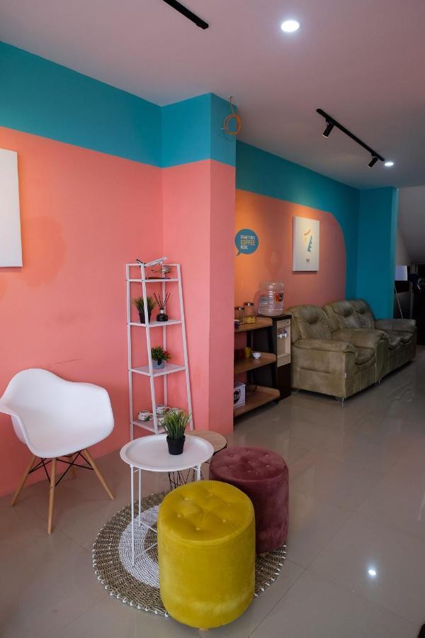 Sans Hotel Tiga Putri Semarang By Reddoorz Экстерьер фото