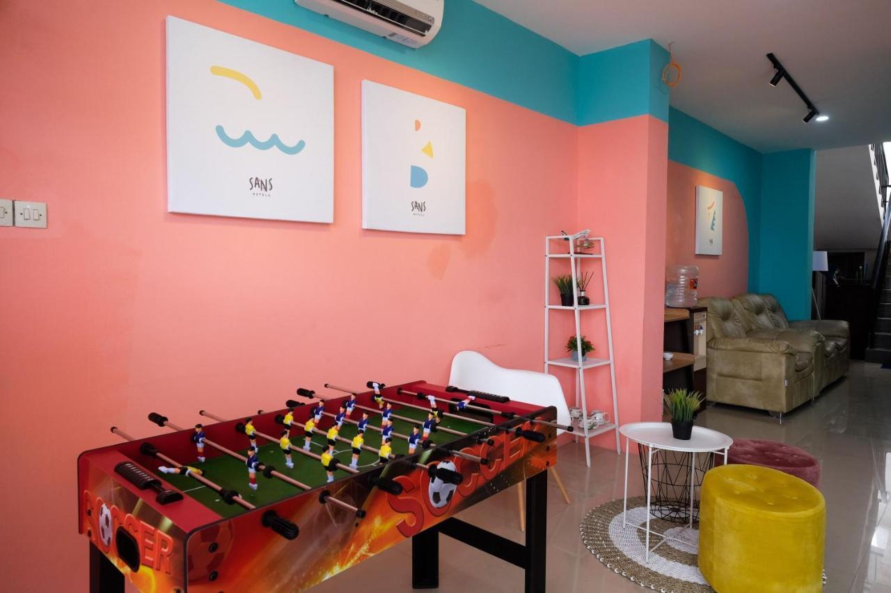 Sans Hotel Tiga Putri Semarang By Reddoorz Экстерьер фото