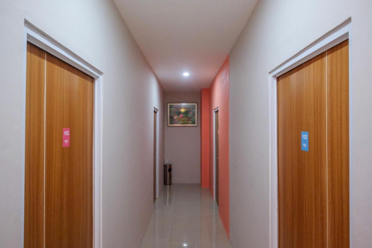 Sans Hotel Tiga Putri Semarang By Reddoorz Экстерьер фото