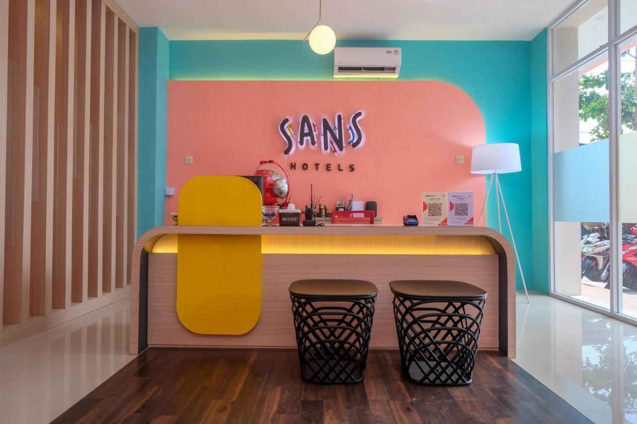 Sans Hotel Tiga Putri Semarang By Reddoorz Экстерьер фото