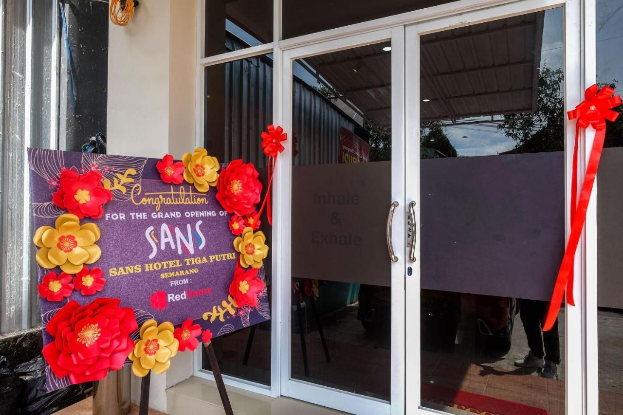 Sans Hotel Tiga Putri Semarang By Reddoorz Экстерьер фото