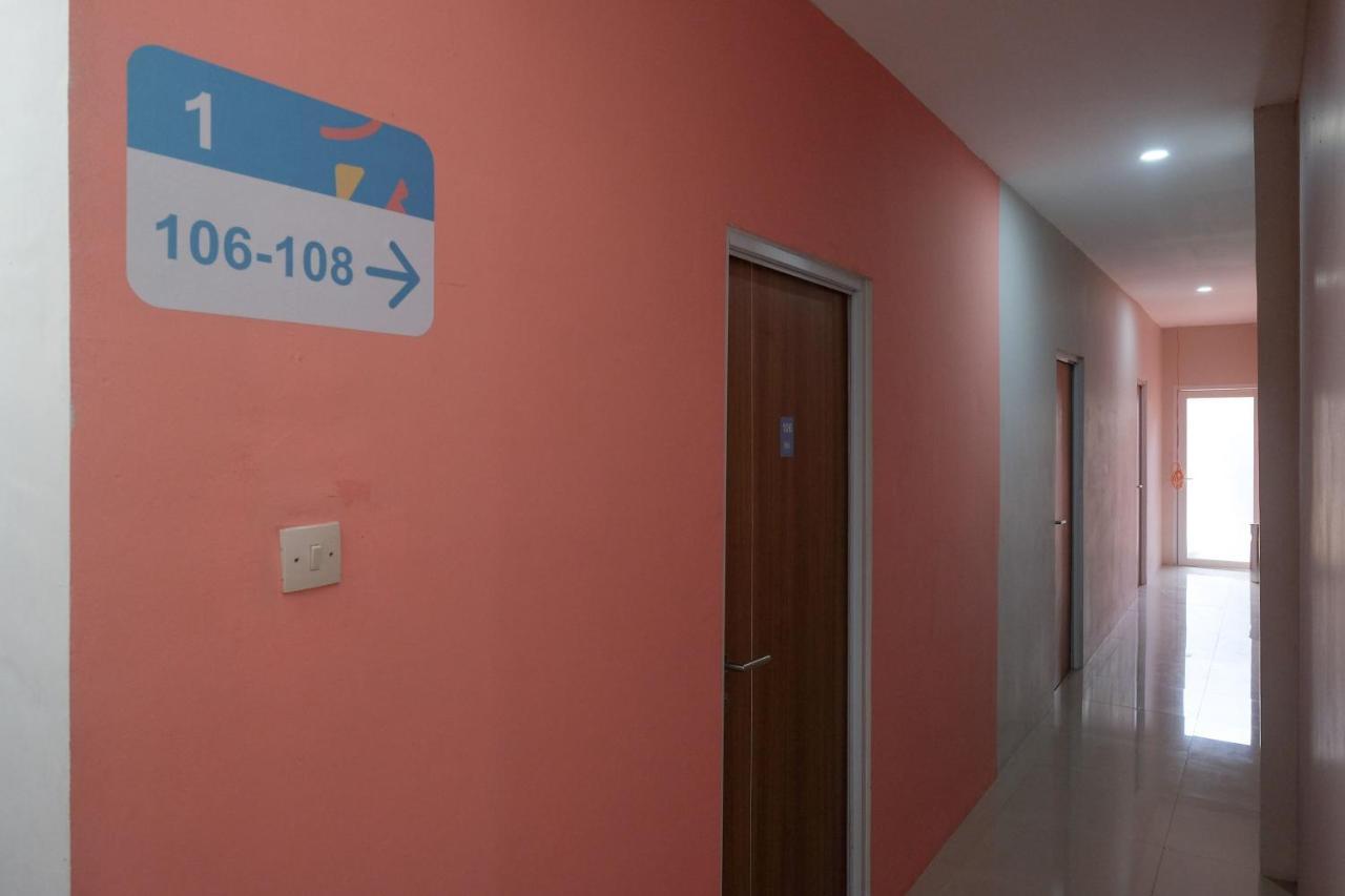 Sans Hotel Tiga Putri Semarang By Reddoorz Экстерьер фото